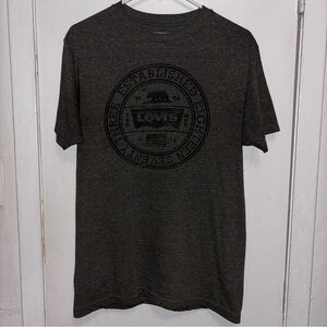 Grey Levi’s T-shirt